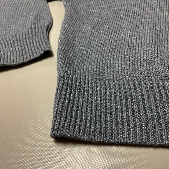 New H&M Gray Metallic Silver Sparkly Sweater - Picture 4 of 12